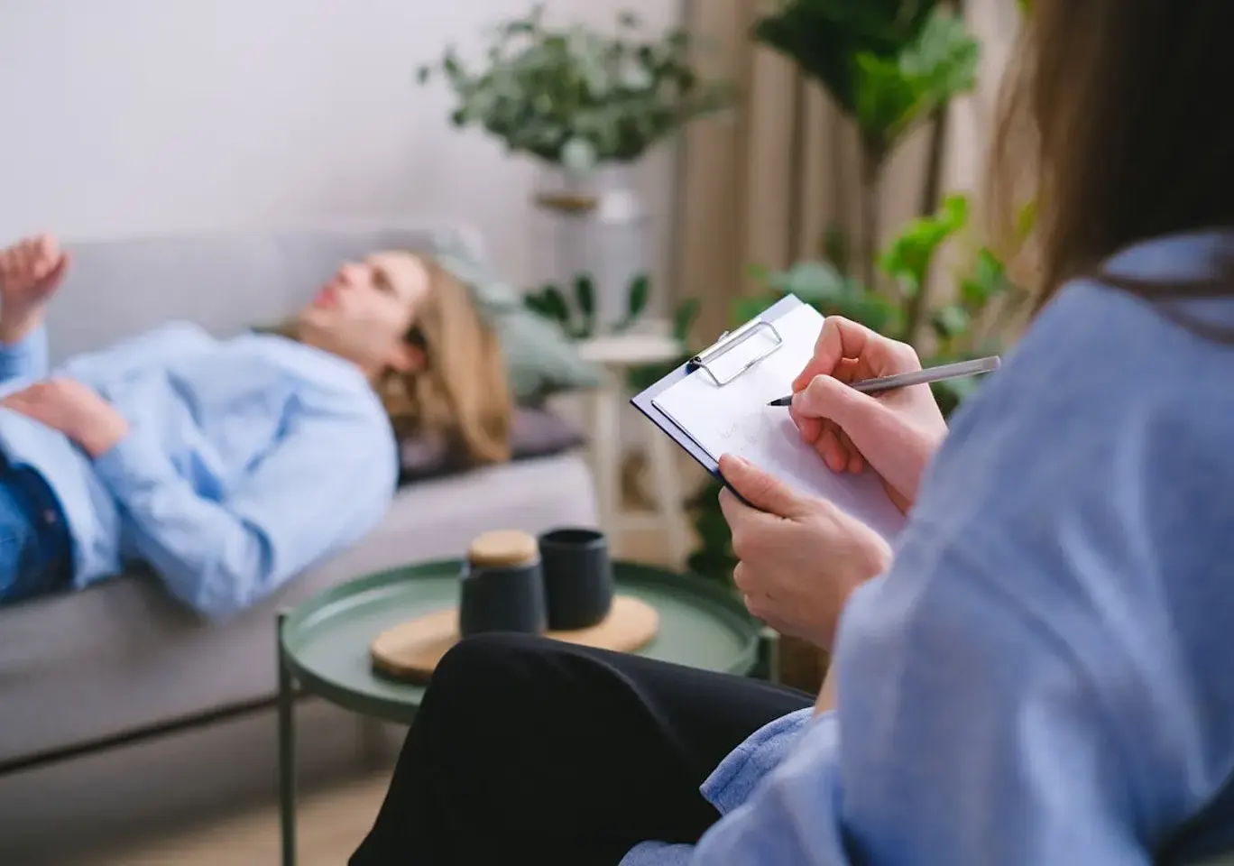 Uzależnienia behawioralne Piotrków Trybunalski: sesja terapeutyczna na kozetce